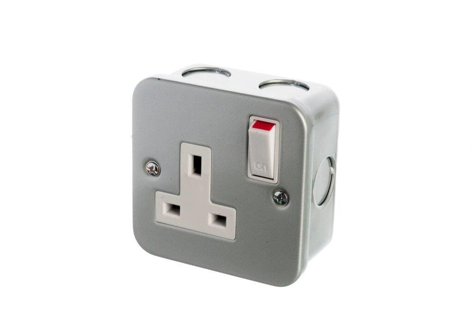 13 AMP 1G Switched Socket Metal Clad