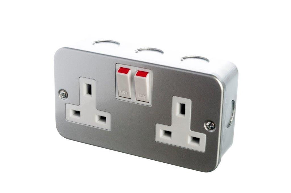 13 AMP 2G Switched Socket Metal Clad