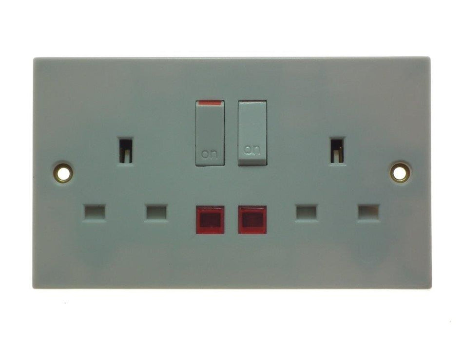 13 AMP 2 G Switched Socket c/w Neon
