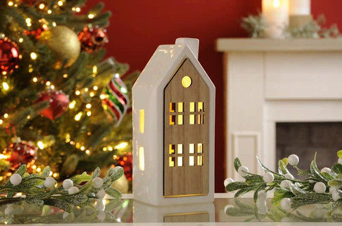 19cm Dolomite White/Wooden Lit House